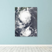 Zwei Typhoon-Systeme nähern sich dem Fernen Osten Leinwanddruck (Insitu (Holzboden))