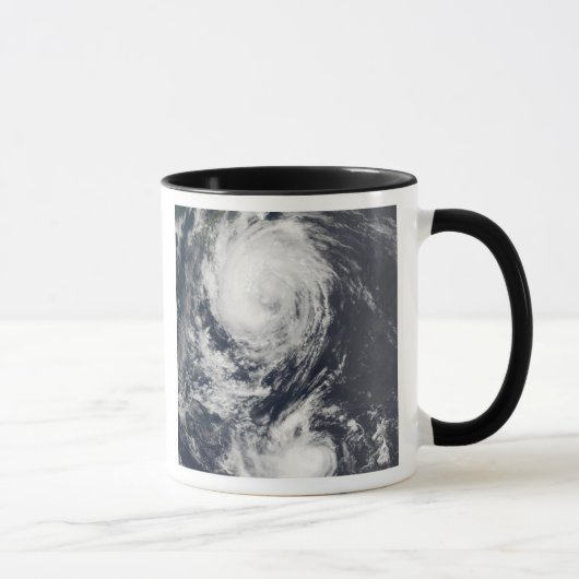 Zwei Typhoon-Systeme nähern sich dem Fernen Osten Tasse (Rechts)