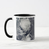 Zwei Typhoon-Systeme nähern sich dem Fernen Osten Tasse (Links)