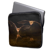 Zwei über Wasser fliegende Fledermäuse, Arizona Laptopschutzhülle (Vorderseite Links)
