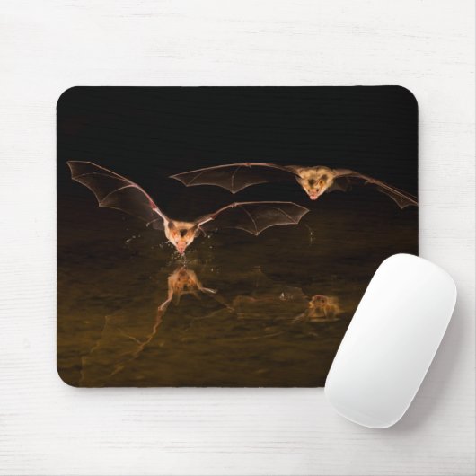 Zwei über Wasser fliegende Fledermäuse, Arizona Mousepad (Mit Mouse)