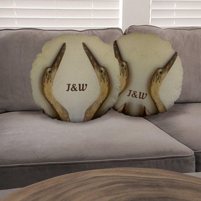 Zwei verwitterte Helden Rundes Kissen (Von Creator hochgeladen)