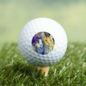 Zwei violette und gelbe Katzen Golfball (Insitu T-Shirt)