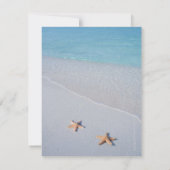 Zwei von uns / Ocean Liebe Starfish Beach Hochzeit Einladung (Rückseite)