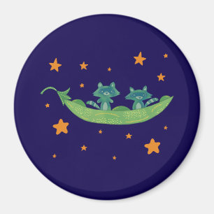 Zwei Waschbären in einer Erbsenschote Whimsical Magnet