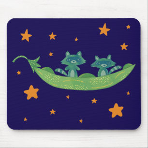 Zwei Waschbären in einer Erbsenschote Whimsical Mousepad