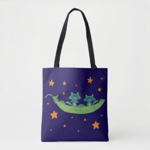 Zwei Waschbären in einer Erbsenschote Whimsical Tasche