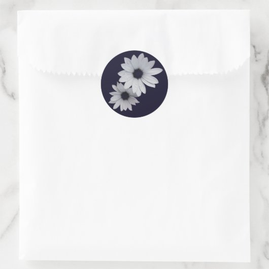 zwei weiße Blume Runder Aufkleber (Tasche)