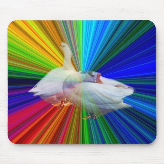 zwei weiße Gänse mit sehr extravagantem Hintergrun Mousepad (Vorne)
