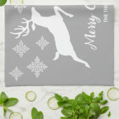 Zwei weiße Hirsche auf Grau mit Schneeflocken und  Geschirrtuch (Gefaltet)