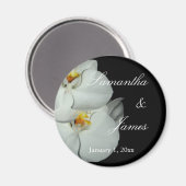 Zwei weiße Orchideen auf Black Personal Wedding Magnet (Vorderseite/Rückseite)