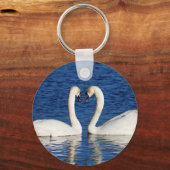Zwei weiße Schwäne bilden das Herz-Zeichen Schlüsselanhänger (Vorderseite)