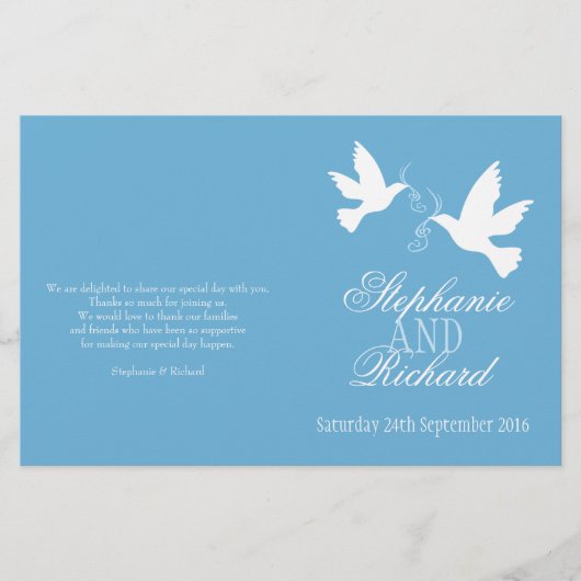 Zwei weiße Tauben blaues Band Hochzeitsprogramm (Vorderseite)
