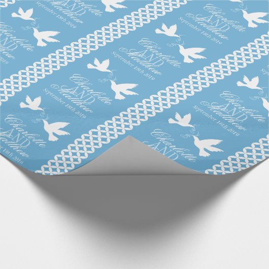Zwei weiße Tauben blaues Hochzeitsgeschenkpapier Geschenkpapier (Ecke)