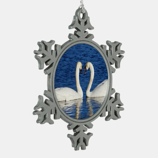 Zwei weißes Schwan-Form-Herz-Zeichen Schneeflocken Zinn-Ornament (Links)