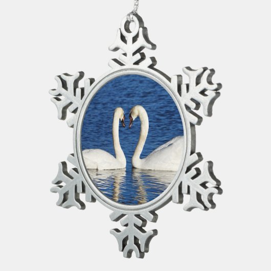 Zwei weißes Schwan-Form-Herz-Zeichen Schneeflocken Zinn-Ornament (Rechts)