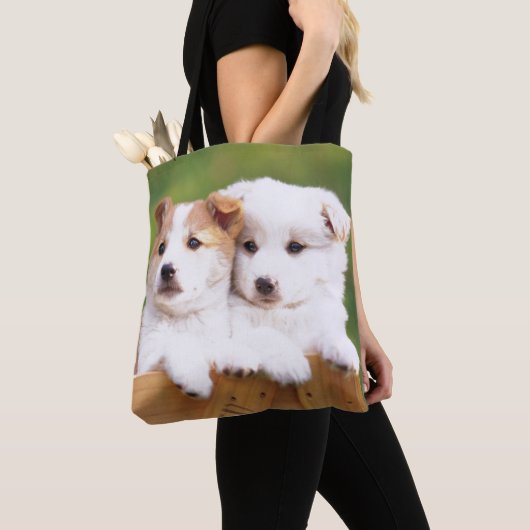 Zwei Welpen Tasche (Von Nahem)
