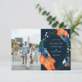 Zwei weniger Fische | Ankündigung der Verlobung vo (Stehend Vorderseite)