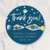 Zwei weniger Fische im Brautparty Geschenkanhänger (Vorderseite)