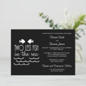 Zwei weniger Fische im Meer Hochzeit Einladung (Stehend Vorderseite)