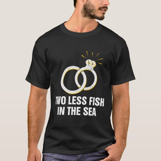 Zwei weniger Fische im Meer Hochzeit Pun Bride und T-Shirt (Vorderseite)