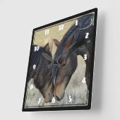 Zwei wilde Nuzzling Pferde Browns Quadratische Wanduhr (Winkel)