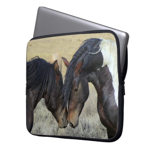 Zwei Wildpferde Laptopschutzhülle (Vorderseite Links)