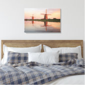Zwei Windmühlen mit Reflektion bei Sonnenuntergang Leinwanddruck (Insitu (Schlafzimmer))