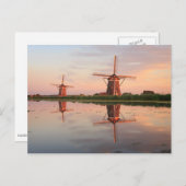 Zwei Windmühlen mit Reflektion bei Sonnenuntergang Postkarte (Vorne/Hinten)