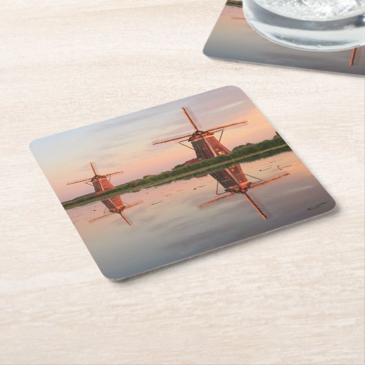 Zwei Windmühlen mit Reflexion am Sonnenuntergang Rechteckiger Pappuntersetzer (angewinkelt)