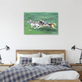 Zwei Wölfe auf der Alm Leinwanddruck (Insitu (Schlafzimmer))