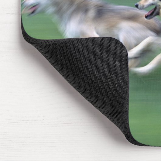 Zwei Wölfe auf der Alm Mousepad (Ecke)