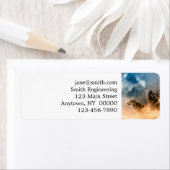 Zwei Wölfe heulen auf Vollmond im Wald (Insitu)