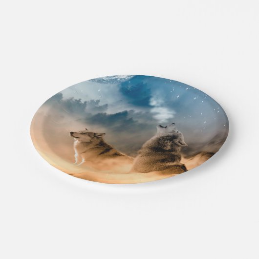 Zwei Wölfe heulen auf Vollmond im Wald Pappteller (Schrägansicht)