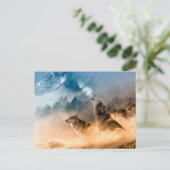Zwei Wölfe heulen auf Vollmond im Wald Postkarte (Stehend Vorderseite)