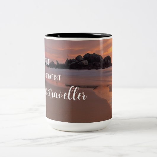 Zwei Wörter ein Funny Sarcastic Zitat aus der Mitt Zweifarbige Tasse (Mittel)