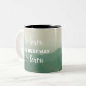 Zwei Wörter ein Funny Sarcastic Zitat aus der Mitt Zweifarbige Tasse (Vorderseite Links)