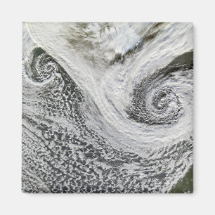 Zwei Zyklone bildeten sich im Tandem südlich von I Magnet