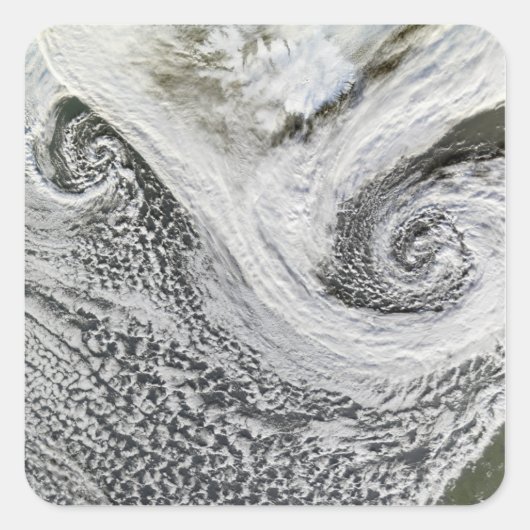 Zwei Zyklone bildeten sich im Tandem südlich von I Quadratischer Aufkleber (Vorderseite)