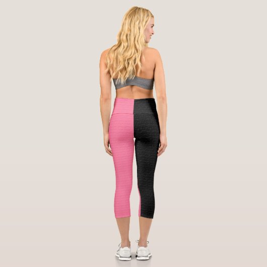 Zweifarbige Streifen mit rosa und schwarz Capri Leggings (Rückseite)