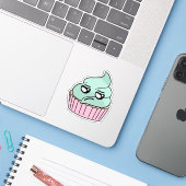 Zweifelhafter Minz-Cupcake Aufkleber (Laptop mit iPhone)