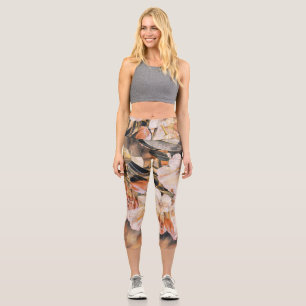 Zweig mit einer orangefarbenen Azalea-Blume Capri Leggings