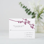 Zweige der Blume Plum Wild Wedding RSVP (Stehend Vorderseite)