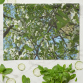 Zweige von Dogwood-Blüten Frühlingsbäume Handtuch (Gefaltet)