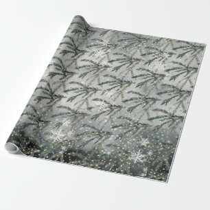 Zweigstelle des grauen Winterspruce unter dem gold Geschenkpapier