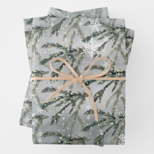 Zweigstelle des grauen Winterspruce unter dem gold Geschenkpapier Set (Beispiel)