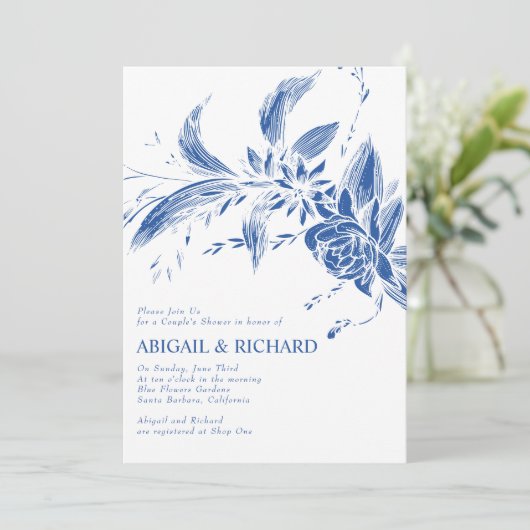 Zweigstelle mit blauen Blumen Hochzeitsdusche Einladung (Stehend Vorderseite)