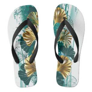 Zweigstelle mit goldenen Blätter Ginko Biloba Badesandalen