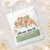 Zweigstelle mit pfirsichfarbenen Rose und Blätter Geschenktütchen (Ausgeschnitten)