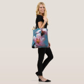 Zweigstelle Peach Blossom und Blue Sky Tasche (Am Model)